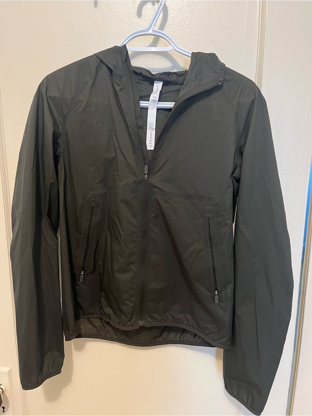 Women’s Lululemon nylon running windbreaker in olive green